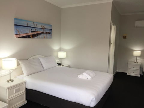 Hilton Beachfront Motel - Sydney 4u 5