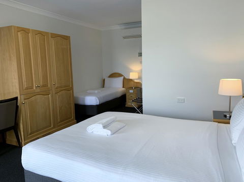 Hilton Beachfront Motel - Sydney 4u 11
