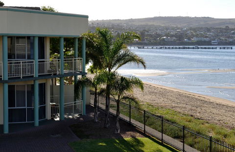 Hilton Beachfront Motel - Sydney 4u 40
