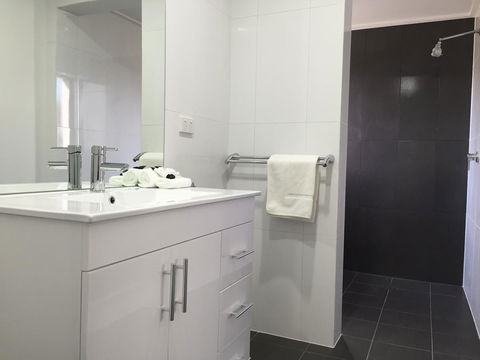 Hilton Beachfront Motel - Sydney 4u 37