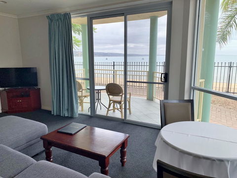 Hilton Beachfront Motel - Sydney 4u 3