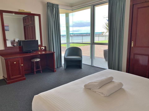 Hilton Beachfront Motel - Sydney 4u 14