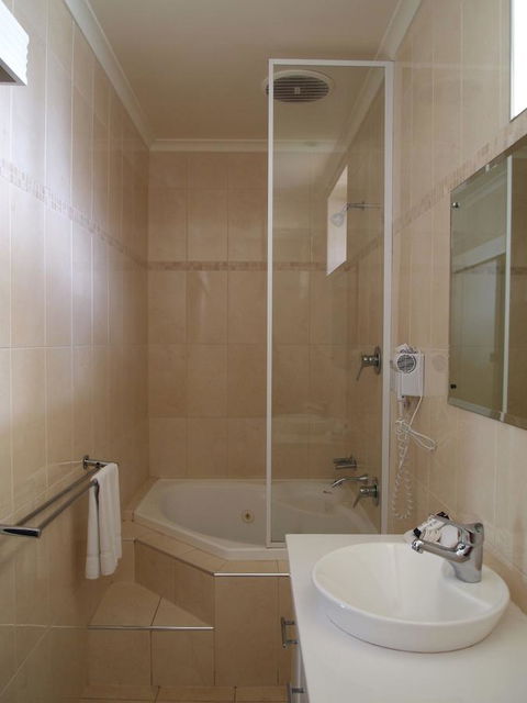 Hilton Beachfront Motel - Sydney 4u 44