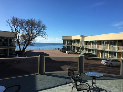 Hilton Beachfront Motel - Sydney 4u 22