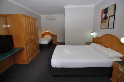 Hilton Beachfront Motel - Sydney 4u 36