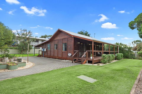 The Log Cabin - 47 Jetty Road - Sydney 4u 13