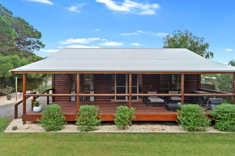 The Log Cabin - 47 Jetty Road - Sydney 4u 0