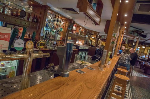 Mick O\'Sheas - Accommodation Sydney 11