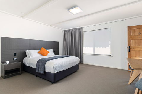 Mick O\'Sheas - Accommodation Sydney 4