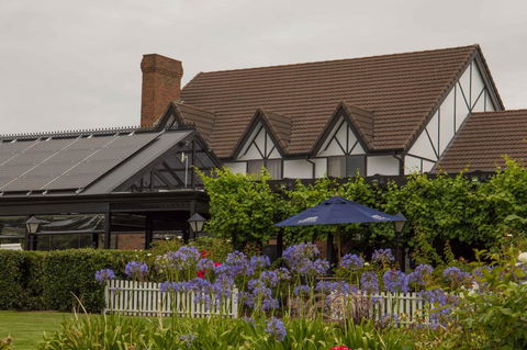 Mick O\'Sheas - Accommodation Sydney 37