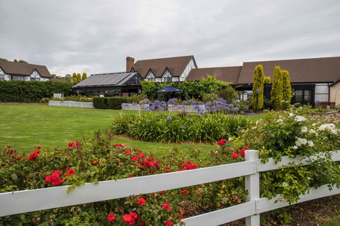 Mick O\'Sheas - Accommodation Sydney 31