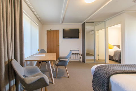Mick O\'Sheas - Accommodation Sydney 5