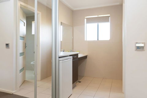 Mick O\'Sheas - Accommodation Sydney 3