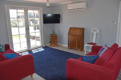 Beach Life Retreat - Sydney 4u 3
