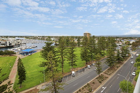 Beachside Luxury & Comfort, Ocean Views In Glenelg - Sydney 4u 24