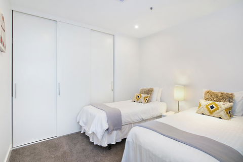 Beachside Luxury & Comfort, Ocean Views In Glenelg - Sydney 4u 17