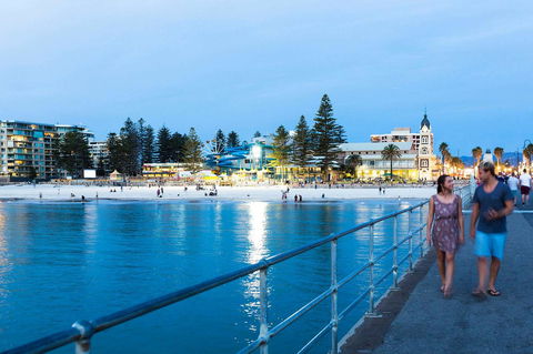 Beachside Luxury & Comfort, Ocean Views In Glenelg - Sydney 4u 33