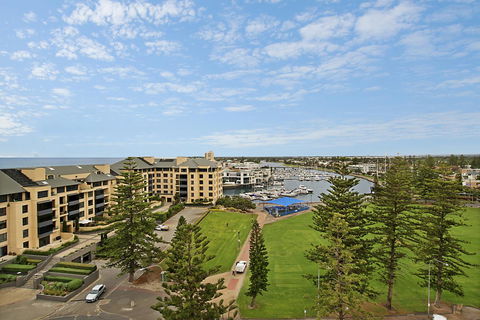 Beachside Luxury & Comfort, Ocean Views In Glenelg - Sydney 4u 26