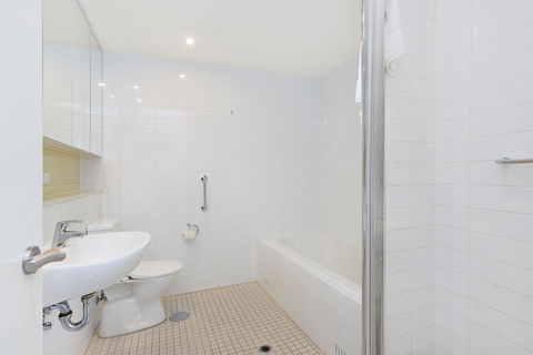 Beachside Luxury & Comfort, Ocean Views In Glenelg - Sydney 4u 19