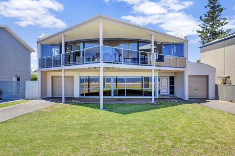 Sail Away - Accommodation Sydney 3