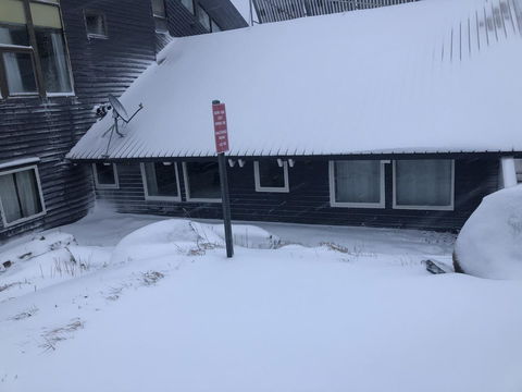 Snowy Gums Chalet - Sydney 4u 2