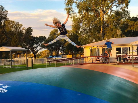 Echo Holiday Parks - Waikerie - Sydney 4u 8