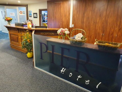 Pier Hotel Port Lincoln - Sydney 4u 1