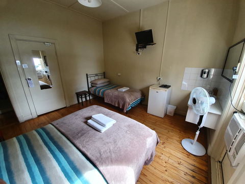 Pier Hotel Port Lincoln - Sydney 4u 15