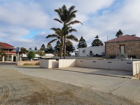 Pier Hotel Port Lincoln - Sydney 4u 32