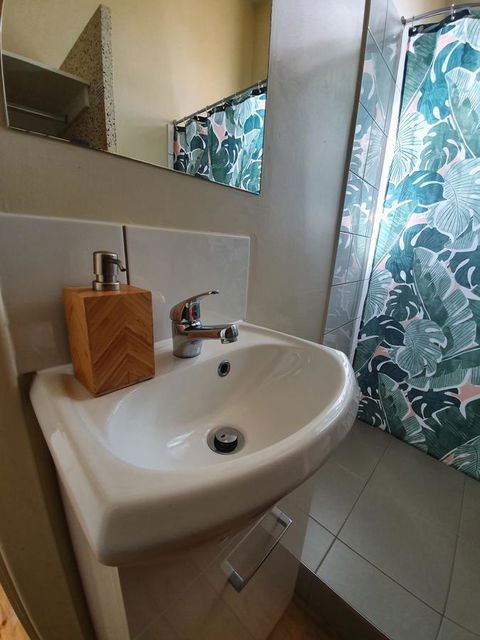 Pier Hotel Port Lincoln - Sydney 4u 23