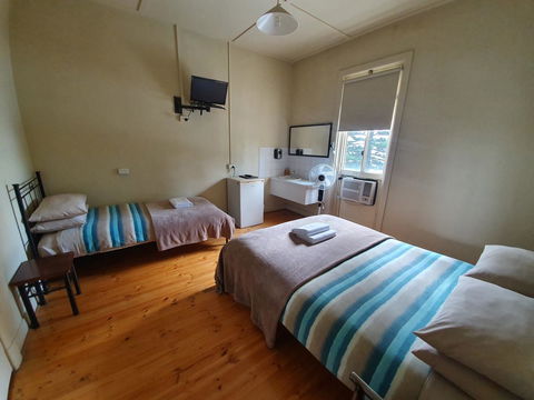 Pier Hotel Port Lincoln - Sydney 4u 22