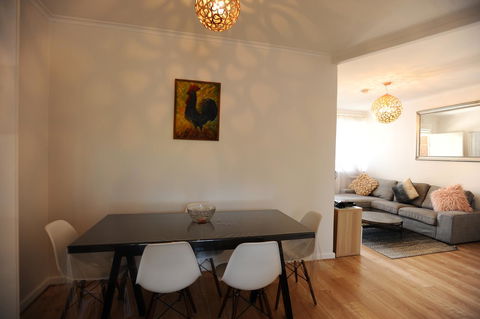 Glenelg Holiday Apartments-The Broadway - Sydney 4u 2