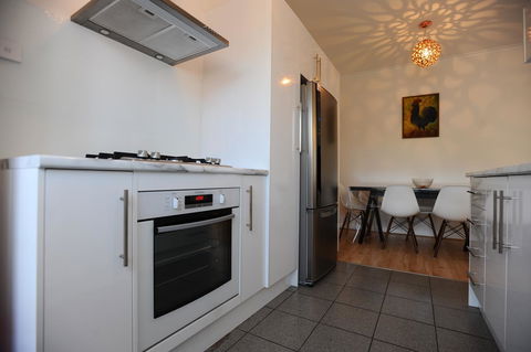 Glenelg Holiday Apartments-The Broadway - Sydney 4u 3