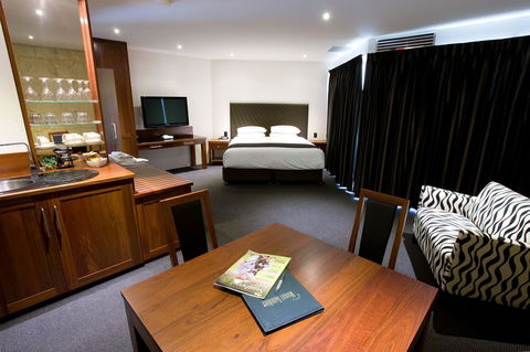 The Commodore - Sydney 4u 10
