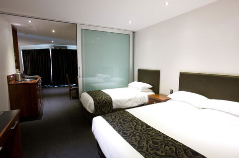 The Commodore - Sydney 4u 9