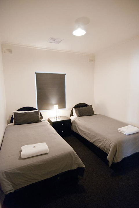 The Commodore - Sydney 4u 18