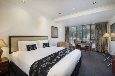 The Commodore - Sydney 4u 44