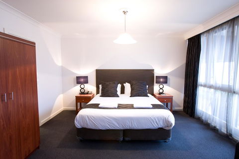 The Commodore - Sydney 4u 7
