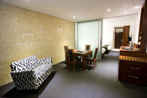 The Commodore - Sydney 4u 12