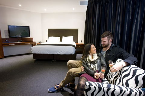 The Commodore - Sydney 4u 37