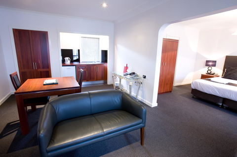The Commodore - Sydney 4u 32