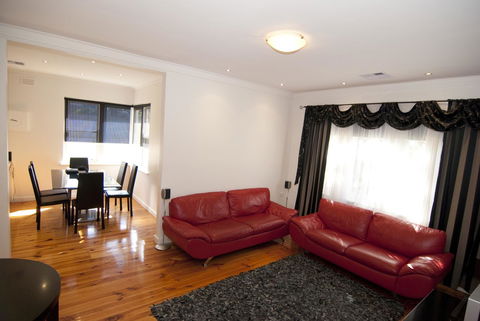 The Commodore - Sydney 4u 15