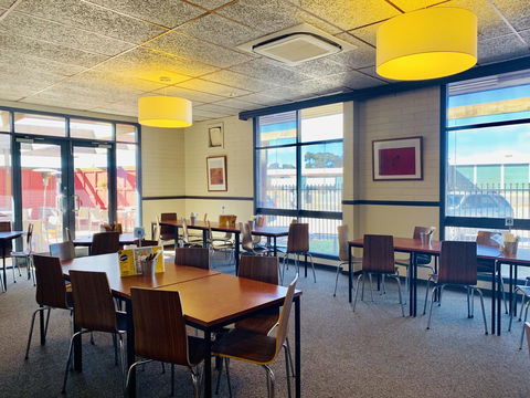 Opal Inn Hotel, Motel, Caravan Park - Sydney 4u 28