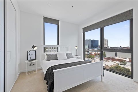 Views On Surflen - Sydney 4u 5