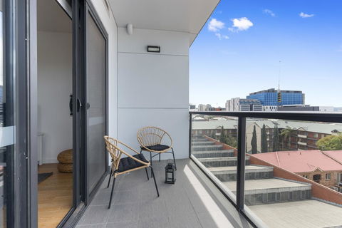 Views On Surflen - Sydney 4u 12