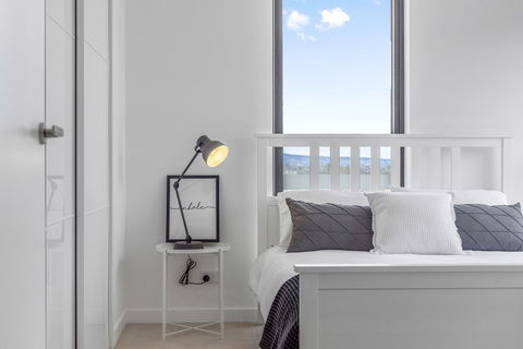 Views On Surflen - Sydney 4u 6