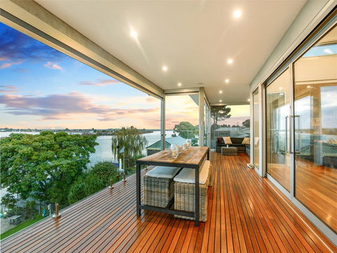 Muse On The Murray - Sydney 4u 17