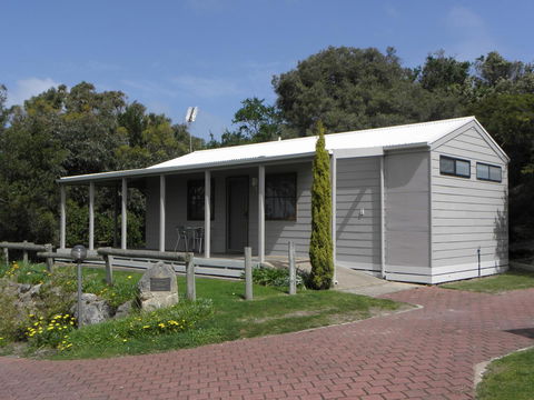 Lakeside Tourist Park - Sydney 4u 1
