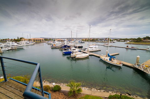 Marina Reflections - Sydney 4u 9