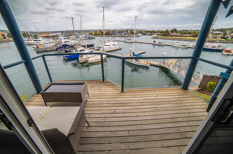 Marina Reflections - Sydney 4u 11